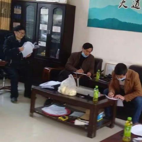 余关镇中心学校深入麦山中心小学督导疫情防控及贫困生教育工作