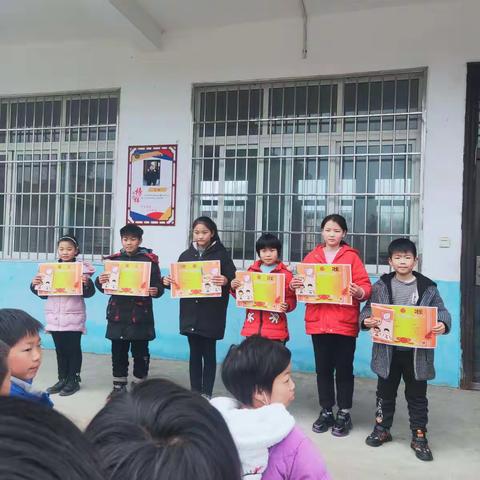内乡县麦山中心小学：清明祭英烈  遥寄哀思情