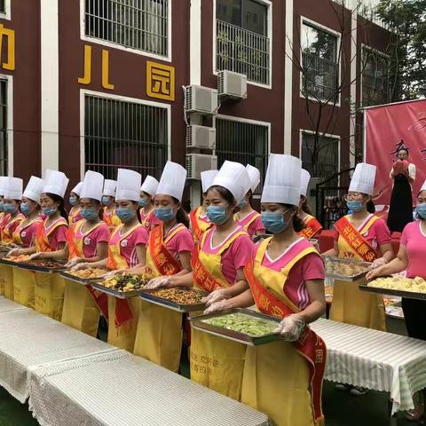 华夏爱婴英伦幼稚园“小鬼当家 亲子美食Party”