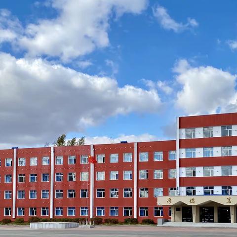立足常态课堂 促进专业成长                          ——记东方红小学教研活动