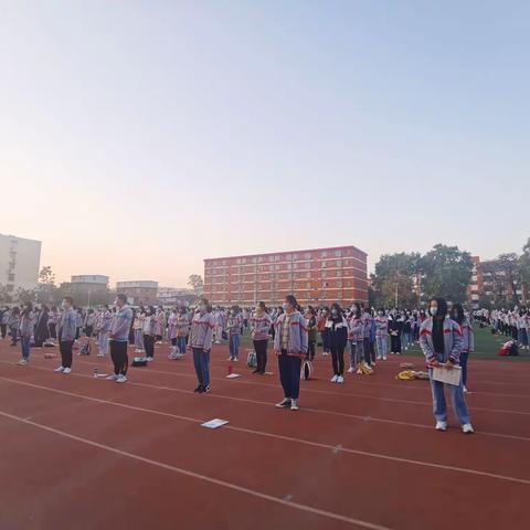 许昌高中召开高三年级学生“三模”表彰大会
