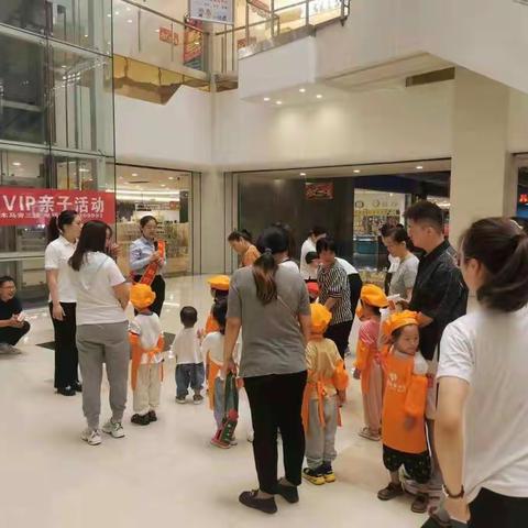 鄄城农商行营业部携手红黄蓝亲子园VIP亲子活动———DIY🍔