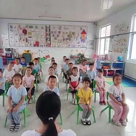 曹辛幼儿园大班《防溺水》手势舞