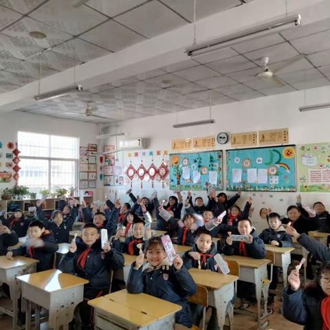 新的一年里愿可爱的同学们挥洒智慧，放飞梦想，收获自信与快乐。