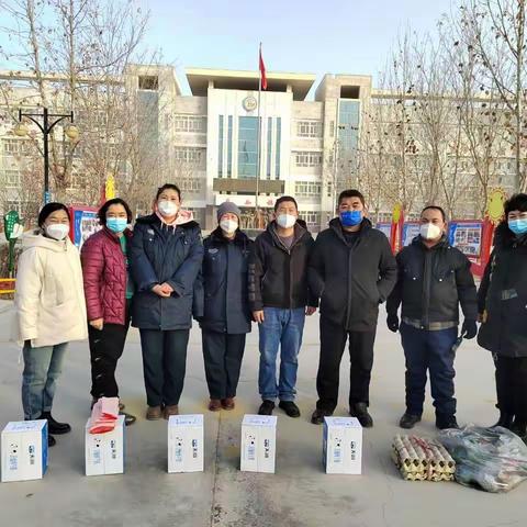 浓浓关爱心 新春暖意深--尉犁县第八小学亲切慰问春节期间在岗值班人员﻿