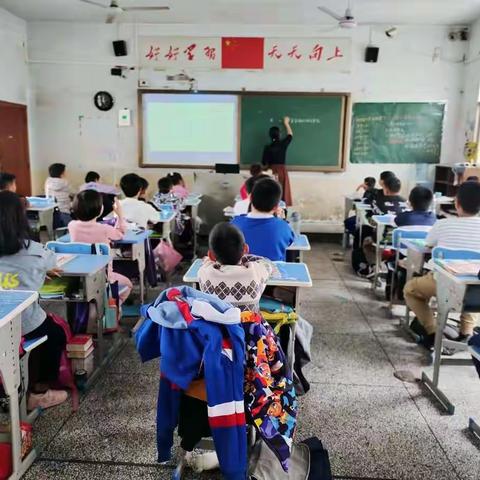 斜风细雨作春寒，携手研磨畅谈欢。小学数学吕莎老师公开课。