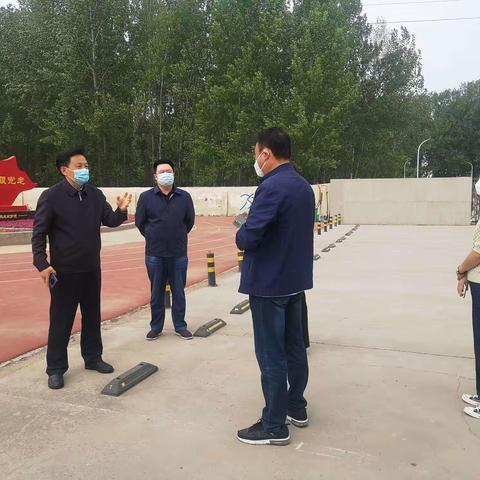 抗疫一线党旗飘扬 人社党员尽显担当 --人社局机关党员干部共筑疫情防控“红色防线”