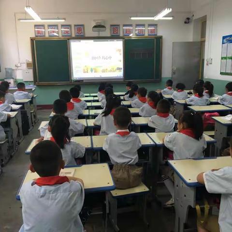 临钢小学一（6）班“读红色经典，陶冶爱国情操！”。