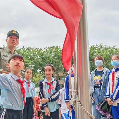 国防教育要从娃娃抓起|天涯区人武部走进辖区小学开展升旗手、护旗手军训活动