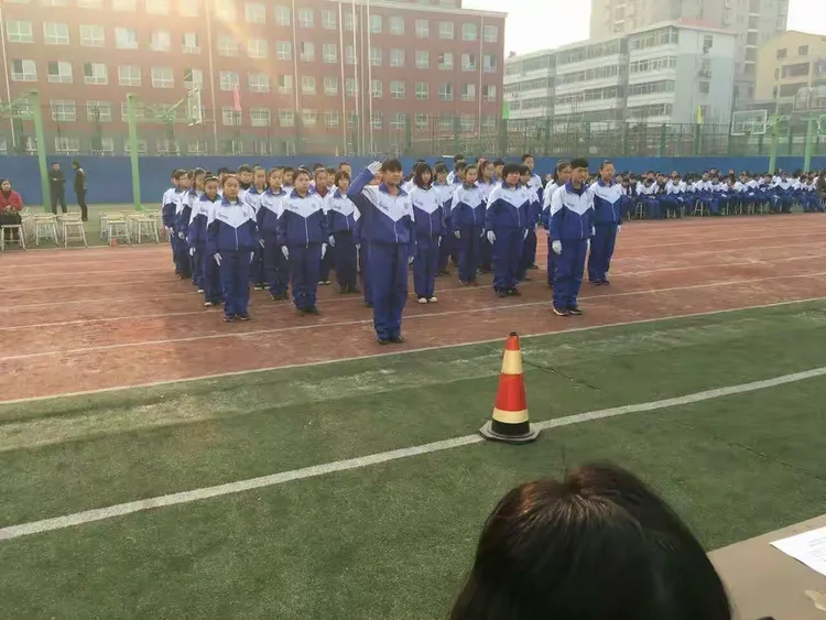 清源镇中学七年级“队列队形”比赛