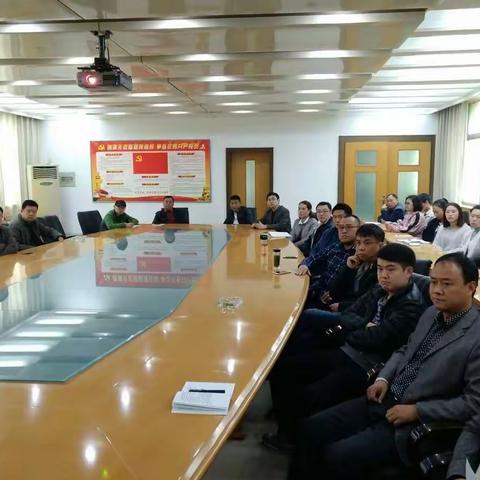 公路局组织全体干部职工收看十九大开幕会