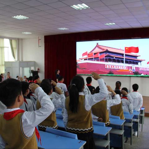 城市因文明而美丽  少年因梦想而出彩——麒麟区第四中学“少先队主题队日”暨“爱心助学”活动