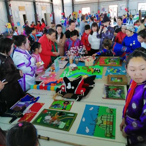 鄂温克旗第一实验小学“庆祝国庆70周年、民族大团结入校园”即校园艺术节美术现场会5.28日圆满落幕