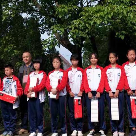 杨村初中七年级表彰3月份校园之星及文明寝室