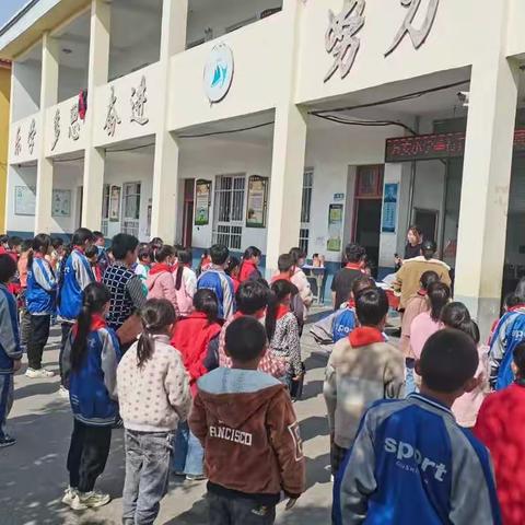 万安小学举行古诗词比赛、书法比赛