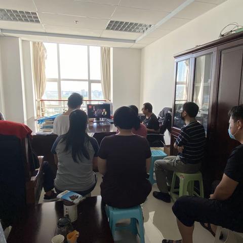 县统计局组织观看《政治掮客苏洪波》警示教育片