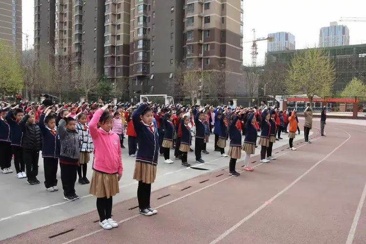 石家庄市现代城小学升旗仪式