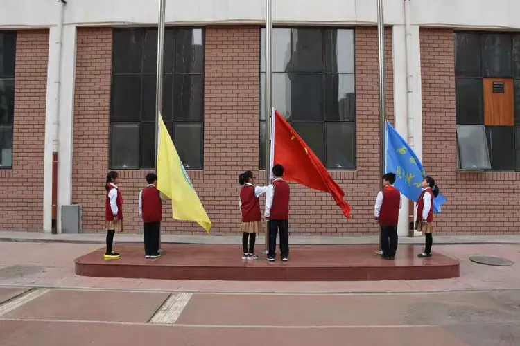 石家庄市现代城小学升旗仪式