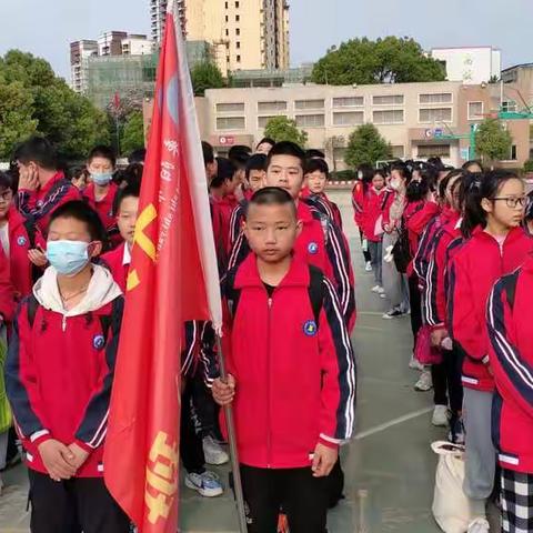 探名胜古迹，访古圣先贤