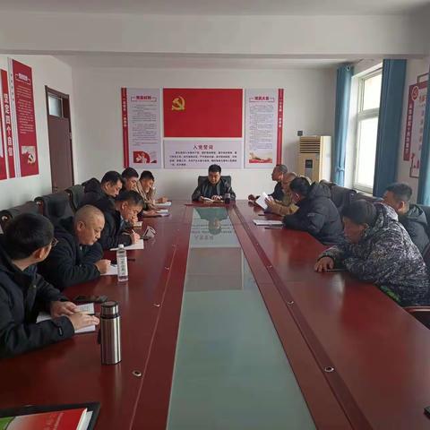 开足马力、踔厉奋发——木头凳镇召开全体驻村干部工作会议