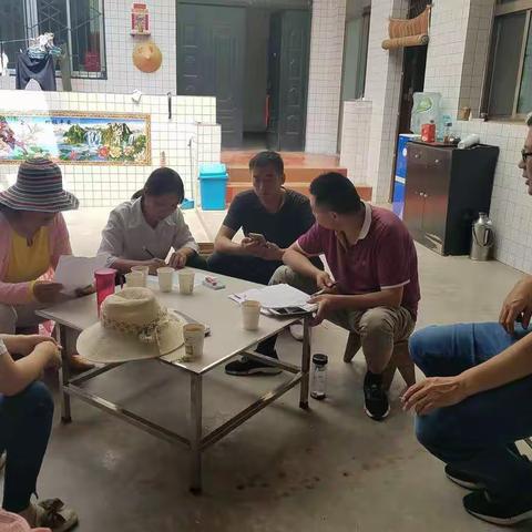 生态环境局走村入户开展扫黑除恶大排查活动