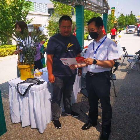 云山樱桃搭台  金融助理亮相