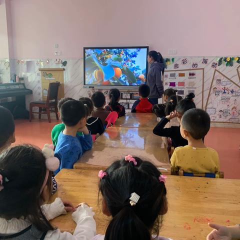 “童”样采摘 别样精彩——久鑫幼儿园大二班采摘记