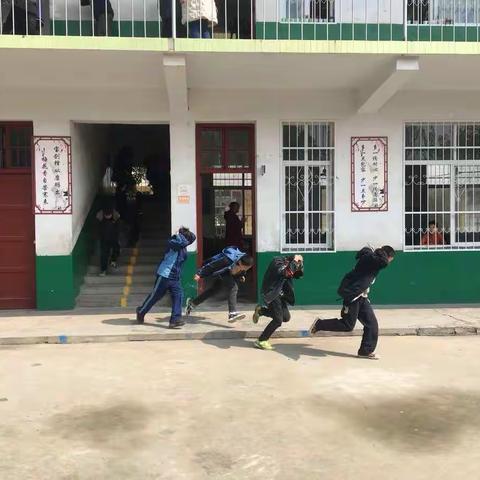 潦东小学校5.12防震减灾安全演练