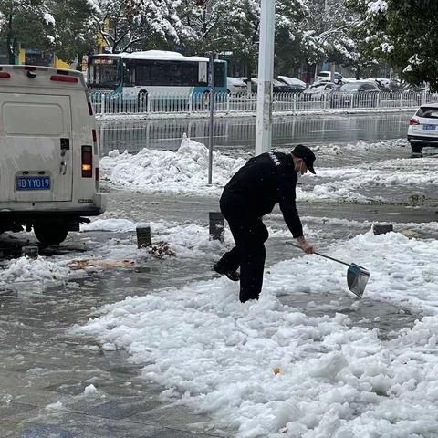 开发区支行冬季防雪清路活动及演练