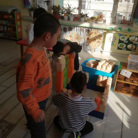 龙南幼儿园大班室内游戏案例《豪华公厕》