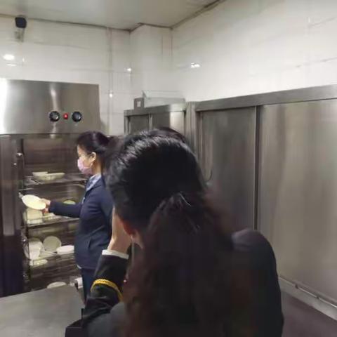 【西旅集团】西饮股份公司质量安全督导组对西安饭庄钟楼店质量，安全，防疫防控工作进行检查