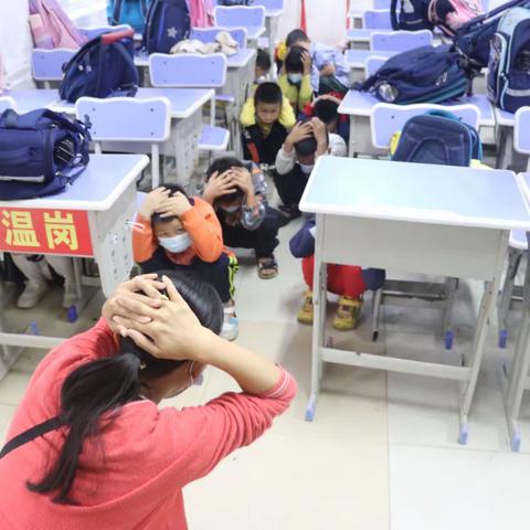 防地震、火灾紧急疏散安全演练——湛江市湖光中心小学