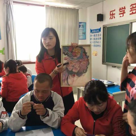 “纸韵芳华 衍绎精彩”手工体验——特教学校职业教育活动周之二