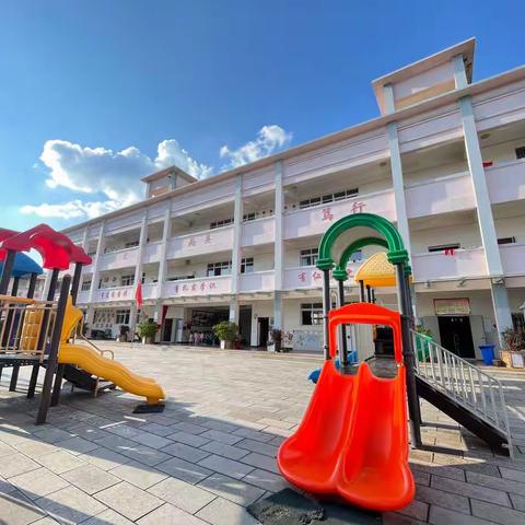 永仁县宜就中心幼儿园 “小手拉大手”交通安全知识宣传