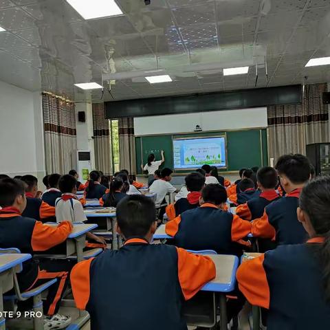 《学习魏书生归纳文章中心思想技巧》1授课教师：任婉瑜