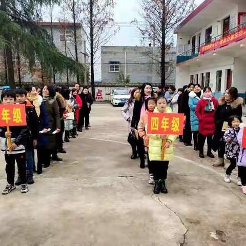 脚踏实地抓教学 “三课一会”教研酣—桐柏县教体局教研室领导在城郊乡中心小学视导“三课一会”