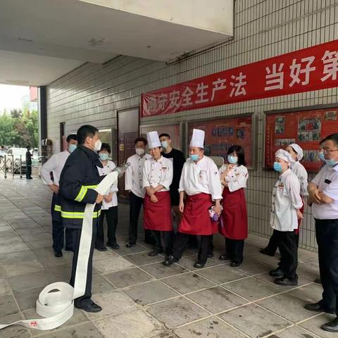 崇文门饭店组织员工参加一警六员考核、提高全员消防安全实战能力