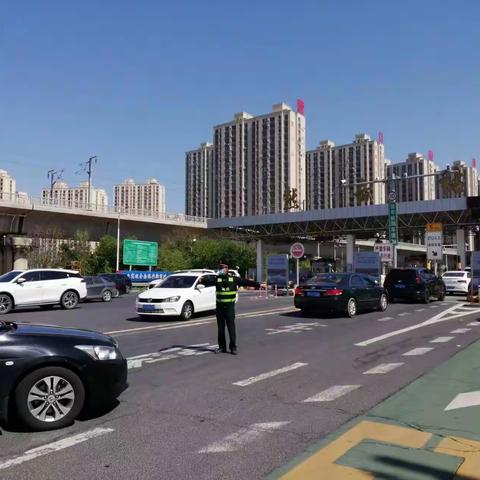 熊岳西收费站“五一”我在岗，保畅进行时