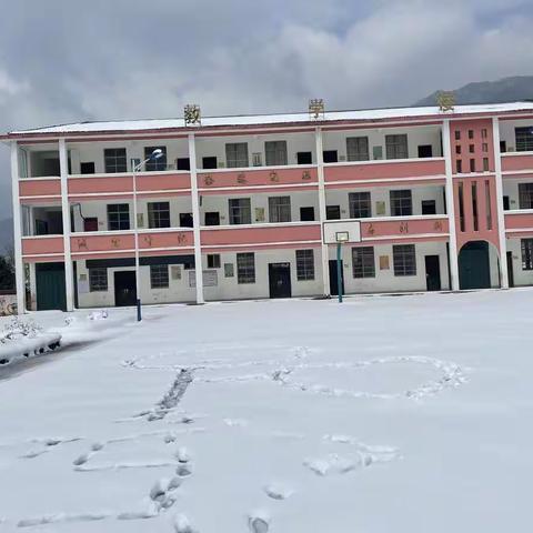 大雪后的校园，热火朝天