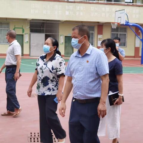 情系教师节，慰问暖人心一一一县四套班子成员莅临我校调研工作暨慰问活动