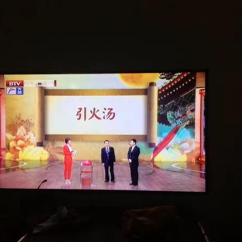 冬天手脚冰冷，用这5种药煮水喝（茯苓、熟地、巴戟天、麦苳、五味子）。还有三种泡脚（生姜、花椒、肉。