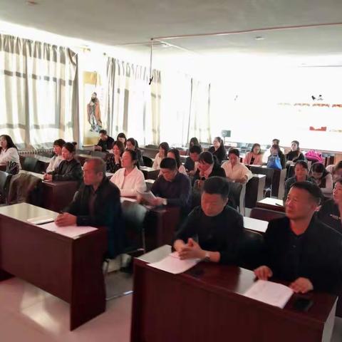 “同成长、共进步、齐发展”——六户中心小学“青蓝工程”师徒结对启动仪式