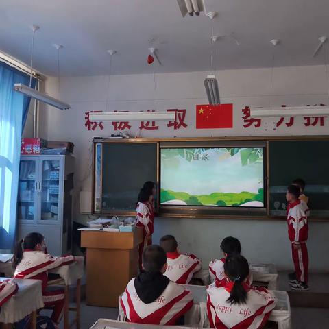 区三校分校三年级二班开展“植树节”主题班会活动