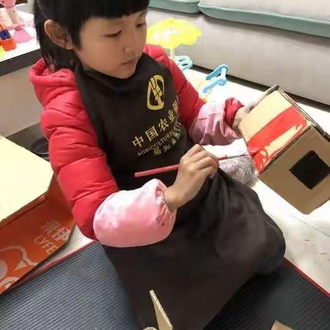 大手牵小手——河西幼儿园亲子制作机器人展（大二班活动剪影）