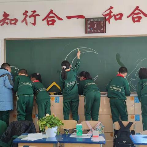 学苑小学四年级3班孩子们 第一次出黑板报