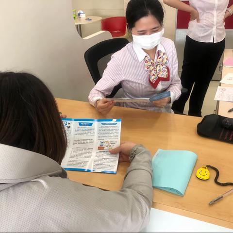 华夏银行昆山支行开展整治拒收人民币宣传活动