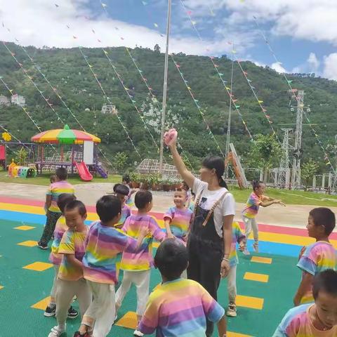 《再见了，幼儿园》无量山镇中心幼儿园大班毕业典礼