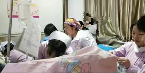 咸阳彩虹医院产科门诊孕妇急诊分娩，医护人员合力接生