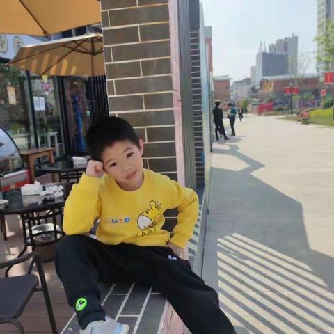 开卷有益 快乐读书                             实验小学一(7)班刘承薪