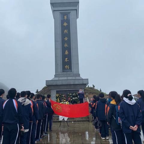 缅怀革命先烈，弘扬烈士精神——冷水江市第七中学清明节祭扫烈士纪念碑活动